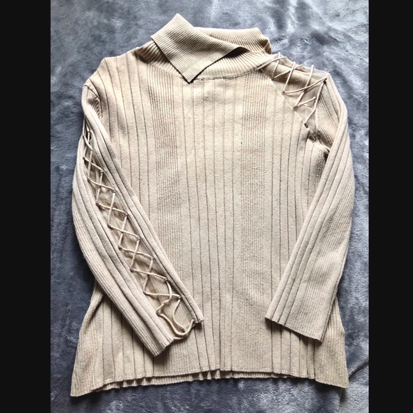 Asymmetrical turtle neck sweater - Picture 1 of 1